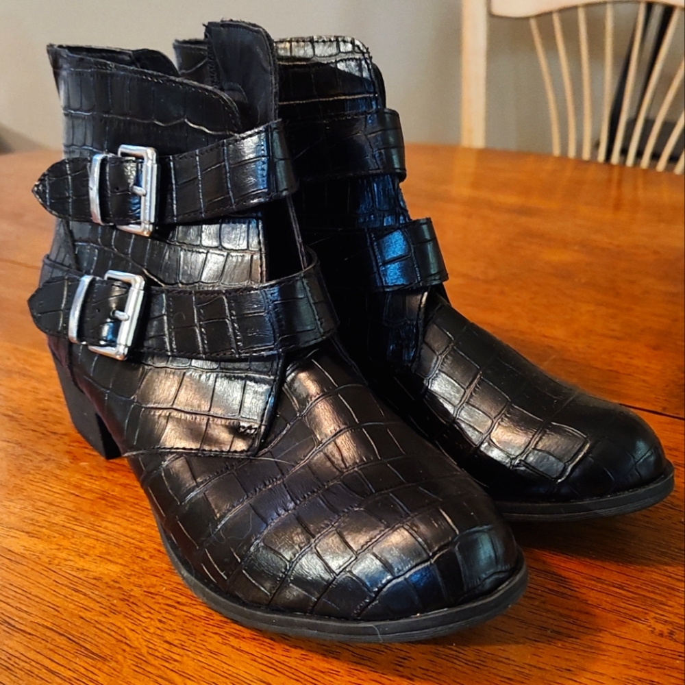 A.N.A Women's Afra Black Faux Crocodile Skin Ankle Boots